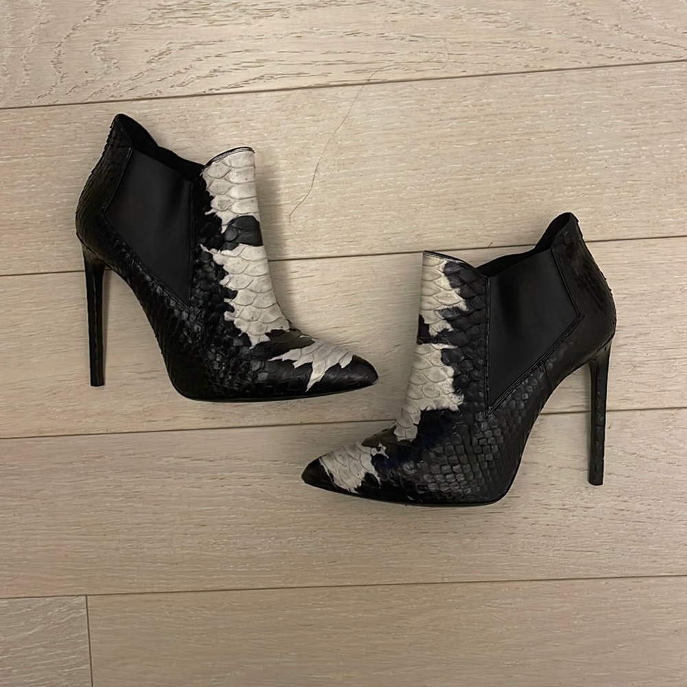 Saint Laurent black and white snakeskin bootie heels size 38 1/2